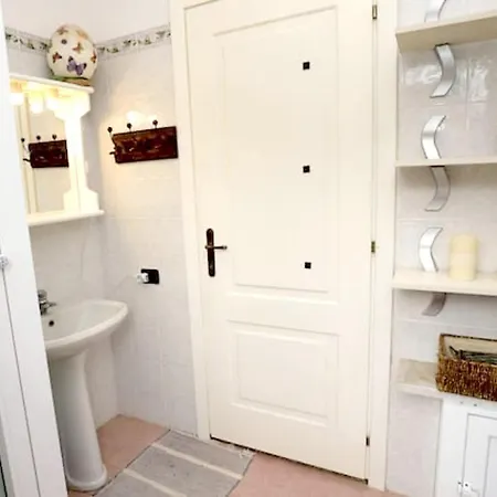 With One Bedroom In Riva Faraldi With Terrace And Wifi *