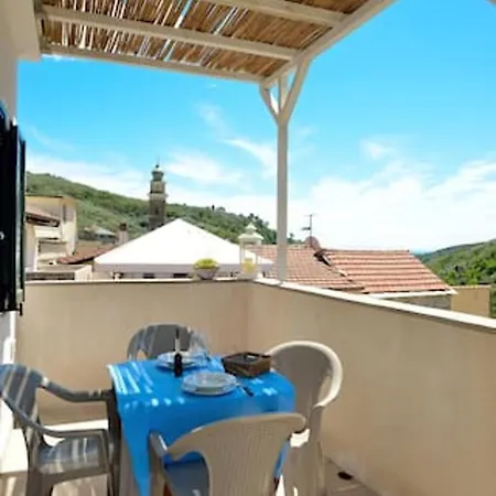 With One Bedroom In Riva Faraldi With Terrace And Wifi Appartamento