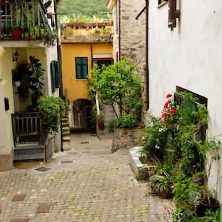 With One Bedroom In Riva Faraldi With Terrace And Wifi Appartamento Villa Faraldi